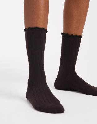 Vero Moda - Gerippte Rüschensocken in Schokobraun-Brown