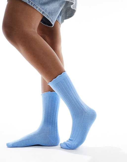Vero Moda – Gerippte Socken in meliertem Blau mit Rüschen