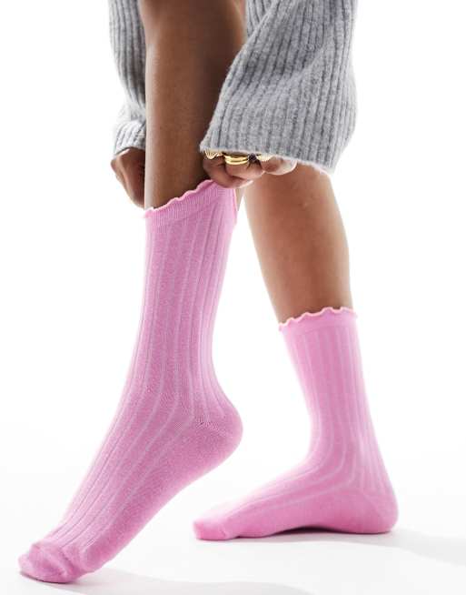 Vero Moda – Gerippte Socken in meliertem Rosa mit Rüschen
