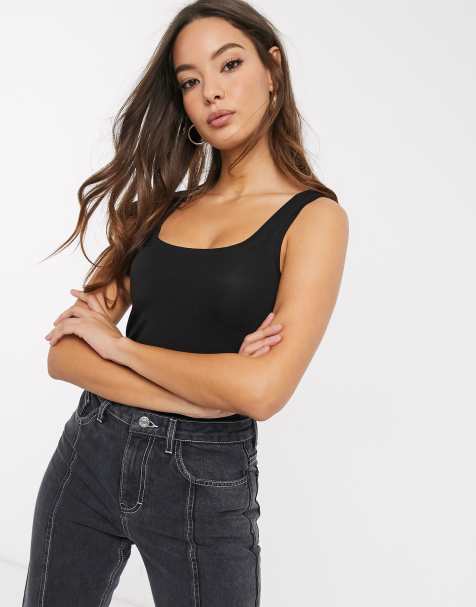 Vero Moda – Geripptes, schwarzes Trägershirt mit U-Ausschnitt