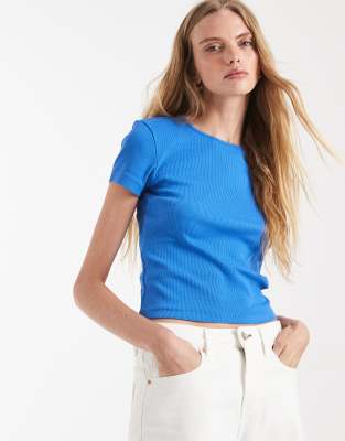 Vero Moda - Geripptes T-Shirt in Nebulas Blau mit Rundhalsausschnitt