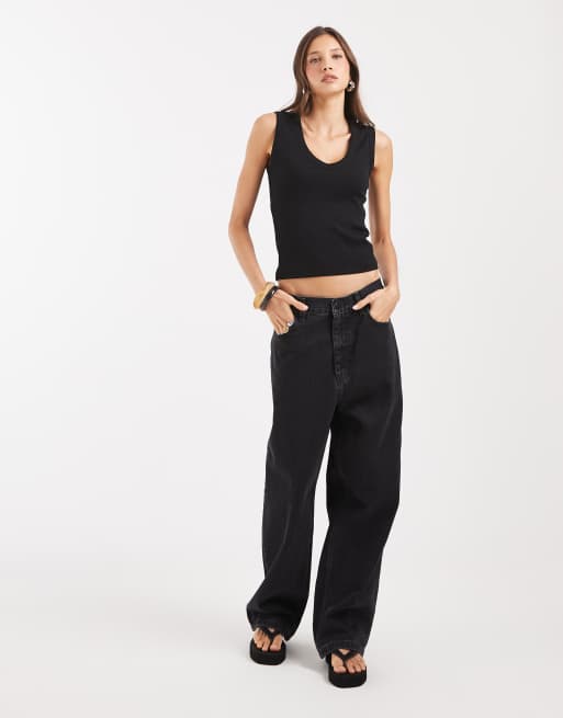 Vero Moda – Geripptes Trägertop in Schwarz mit tiefem V-Ausschnitt, 2 von 4