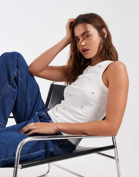 Vero Moda – Geripptes Trägertop in Weiß mit durchgehender Sonnenblumen-Stickerei - view 1