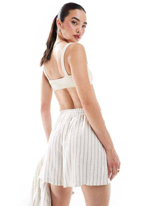 Vero Moda - Gestreepte losse short van linnenmix met A-lijn in wit en bruin, deel van co-ord set, 2 van 5