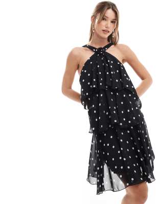 Vero Moda - Gestuftes Minikleid mit Neckholder, schwarzem Punktemuster und Ansteckblumendetail