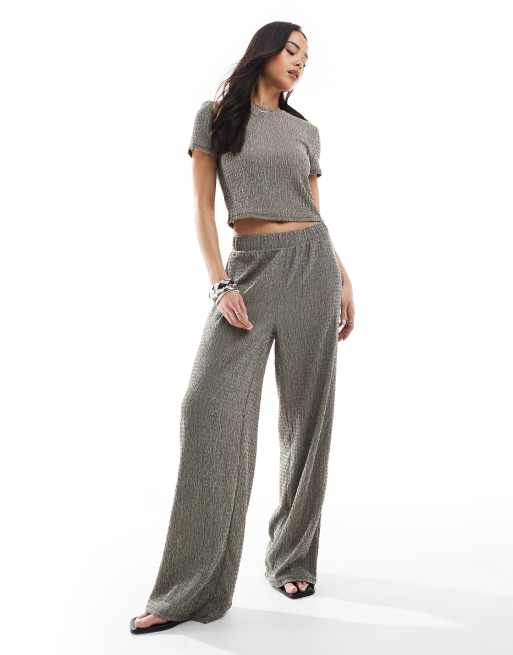 Vero Moda - Getextureerde plissé broek met wijde pijpen in wit met zwarte spacedye, deel van co-ord set