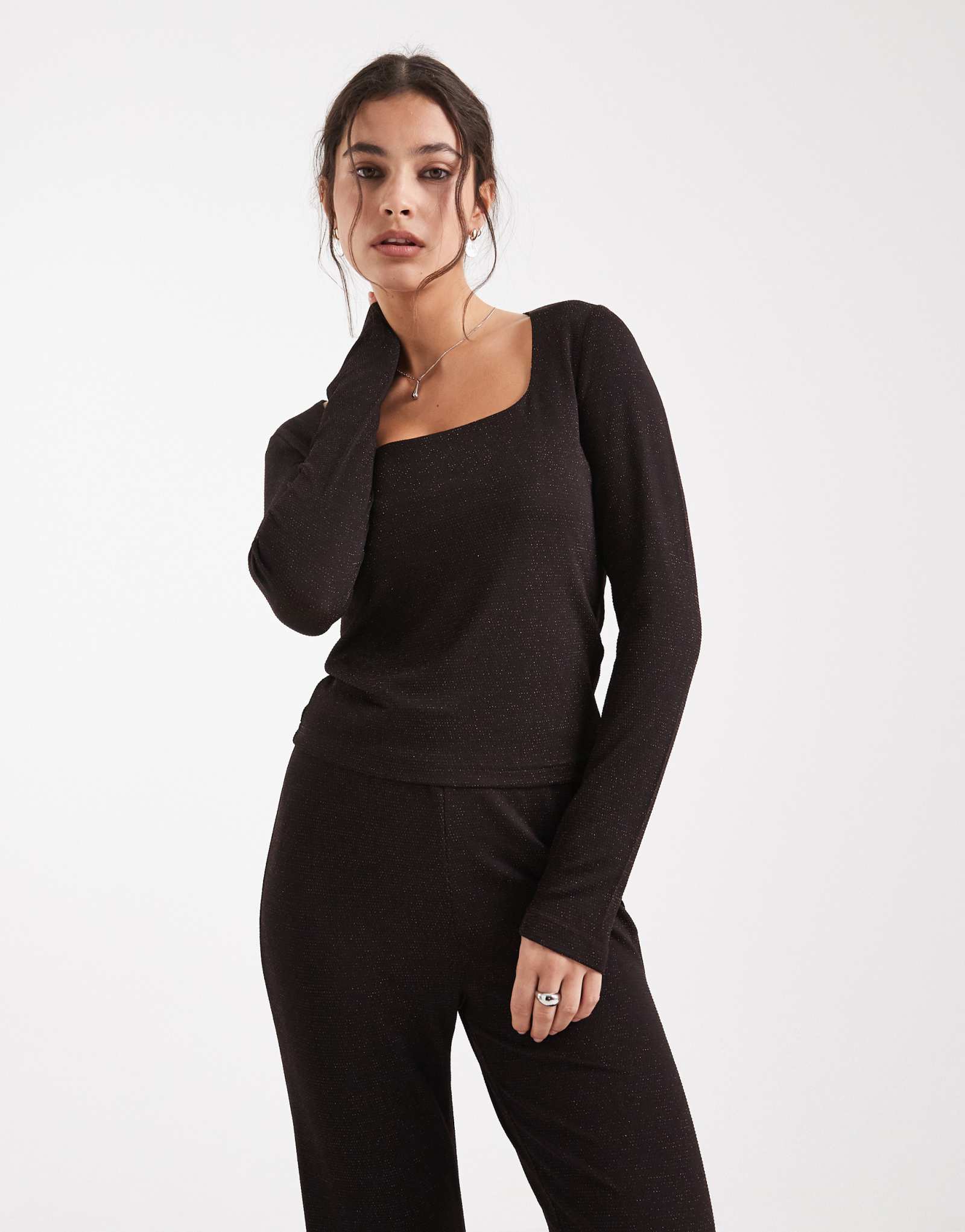 Блестящий топ с квадратным вырезом и длинными рукавами от Vero Moda шоколадного и медного цветов - часть комплекта