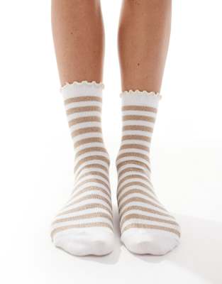 Vero Moda - Glitzer-Socken in Weiß mit Rüschenrand und goldfarbenen Streifen
