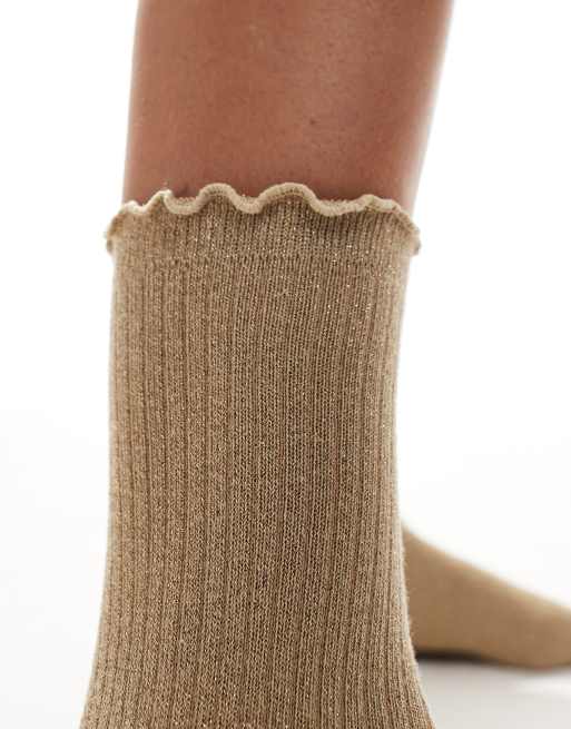 Vero Moda – Glitzernde Socken in Gold mit Rüschensaum, 3 von 4