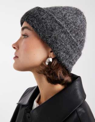 Vero Moda - Grobe Strickmütze aus flauschigem Garn in Grau meliert