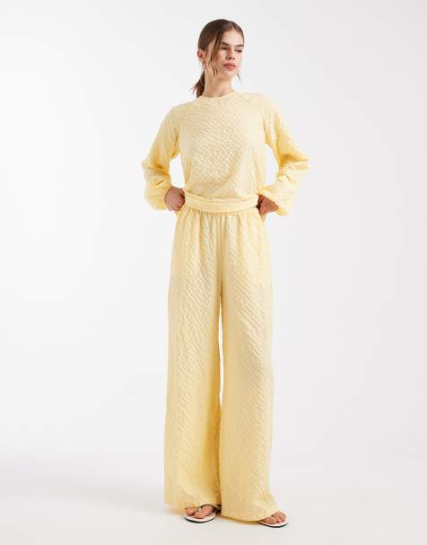 Vero Moda – Gula, strukturerade byxor med vida ben, del av set - view 1