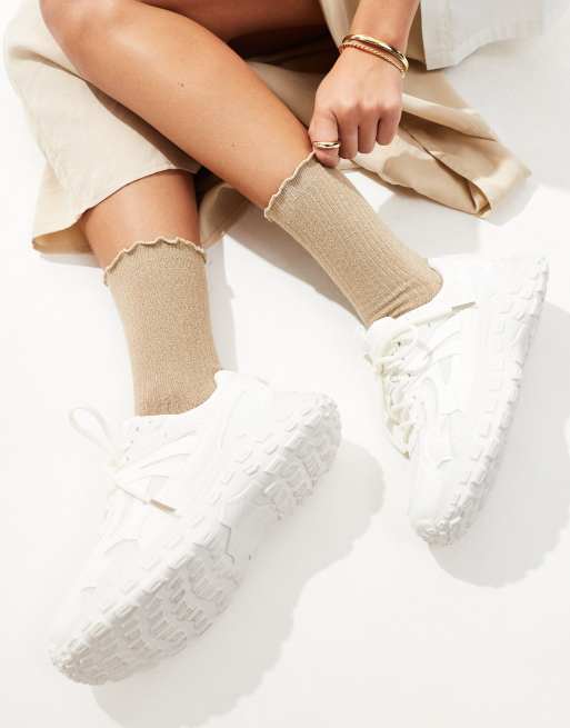 Vero Moda – Guldfärgade, glittriga strumpor med volangkant, 4 av 4