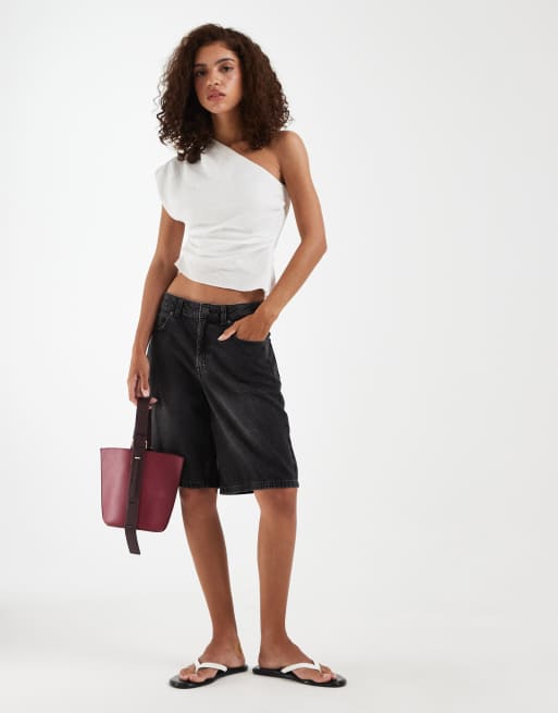 Vero Moda Hadley mid-rise loose fit denim bermuda shorts in black wash, 2 of 5