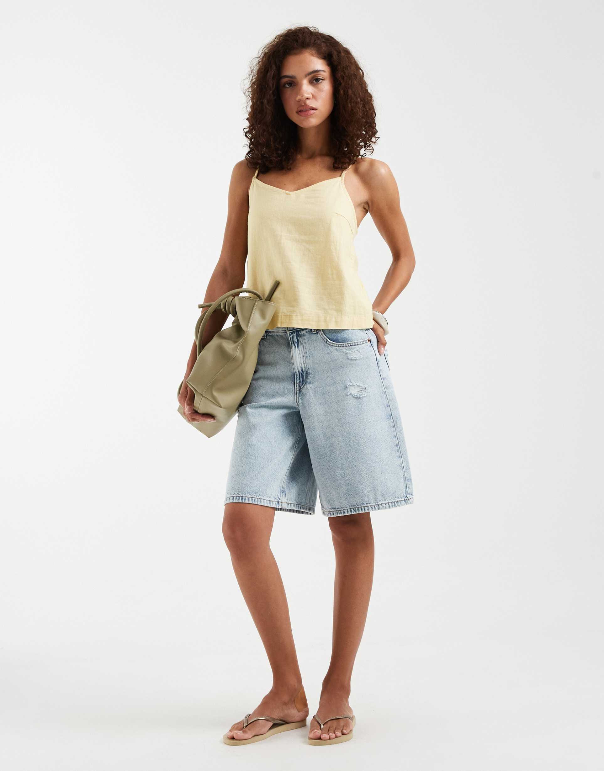 vero moda hadley mid-rise loose fit denim bermuda shorts in light blue wash