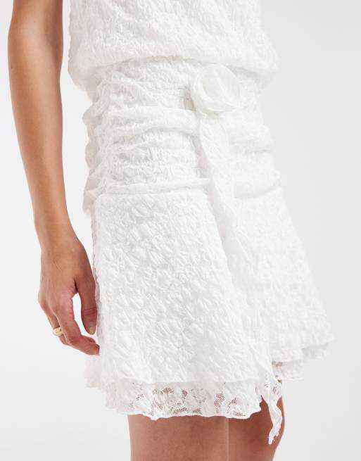 Vero Moda halterneck rose applique tie detail mini dress in white, 3 of 4