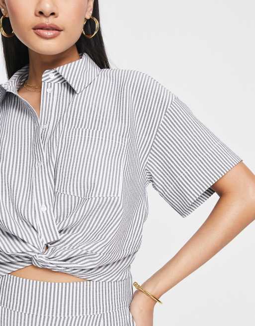 Vero Moda – Hemd in Grau und Weiß gestreift mit kurzem Schnitt und Zierknoten vorne, Kombiteil, 4 von 4