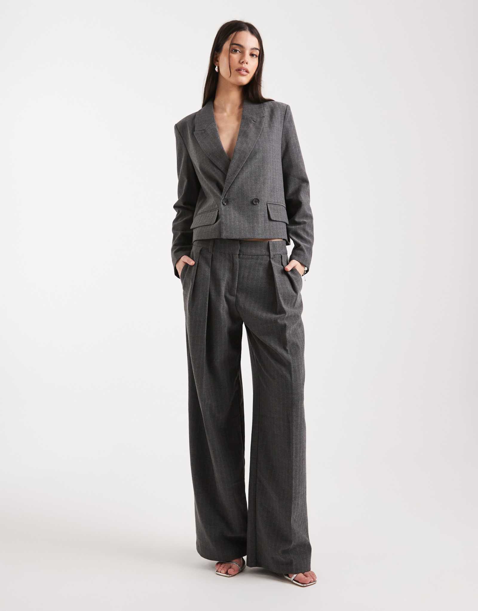 Плиссированные брюки Vero Moda с высокой талией, сшитые на заказ, серого цвета в елочку - часть комплекта