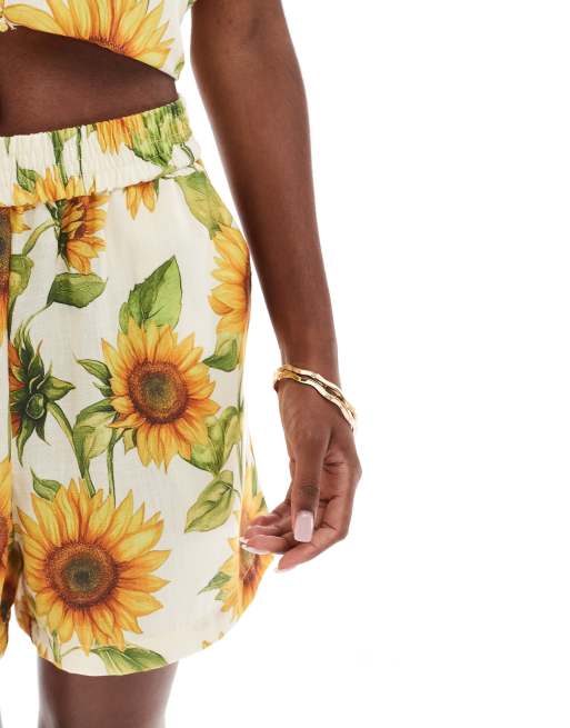 Vero Moda high waisted woven shorts in sunflower print - part of a set, 2 of 5