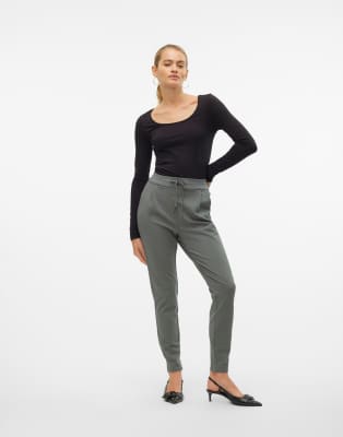 Vero Moda - Hose in Balsam-Grün