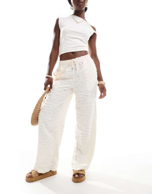 Vero Moda – Hose in Creme mit strukturierter Applikation, weitem Bein und Taillenschnürung