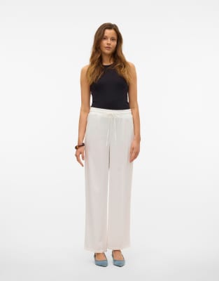 Vero Moda - Hose in Weiß mit weitem Bein