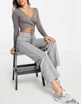 Vero Moda - Hose mit hohem Bund und weitem Bein in grau kariert