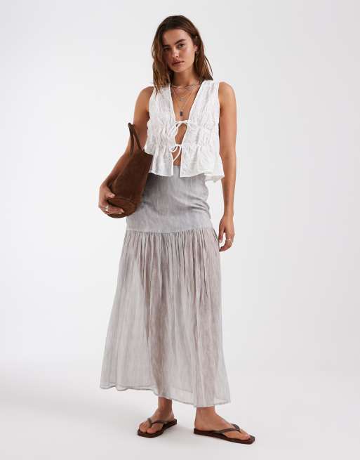 Vero Moda - Hvid bluse med peplum-kant og bindebånd foran samt blomsterbroderi, 3 af 4