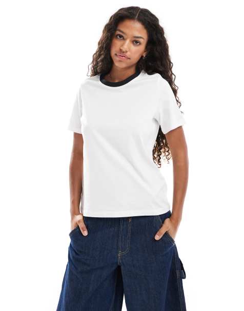 Vero Moda - Hvid T-shirt med kontrastfarvet hals - view 1