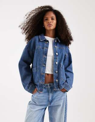 Vero Moda - Jeans-Hemdjacke in mittelblauer Waschung mit Vordertaschen