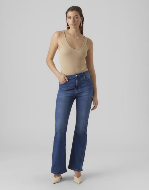 Vero Moda - Jeans met uitlopende pasvorm in medium blauw denim
