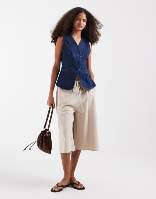 Vero Moda – Jeansweste in mittelblauer Waschung mit asymmetrischer Knopfleiste und bezogenen Knöpfen, 2 von 4