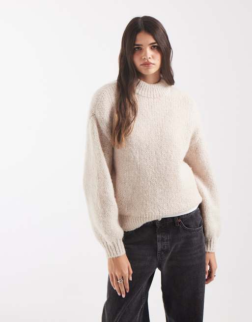 Vero Moda - jersey de punto mullido oversize con cuello alto en color avena, 1 de 4