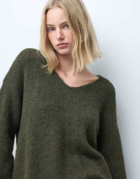 Vero Moda jersey de punto suave extragrande con cuello de pico en verde oscuro - view 1
