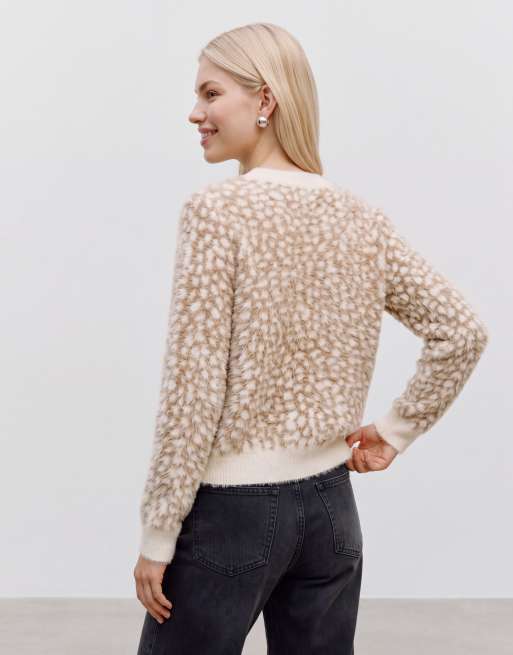 Vero Moda - jersey de punto suave y mullido con estampado de ciervo en crema jaspeado, 5 de 5