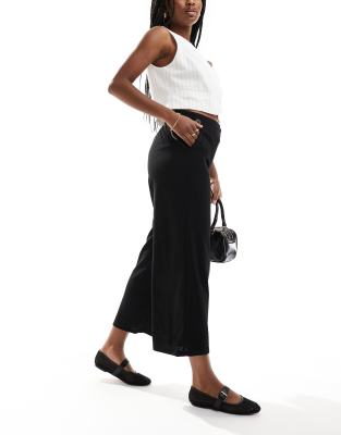 Vero Moda Jersey Pull On 7/8 Pants With Button Waist Detail In Black