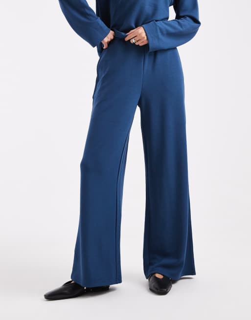 Vero Moda - Joggers morbidi a fondo ampio blu scuro in coordinato, 4 di 5
