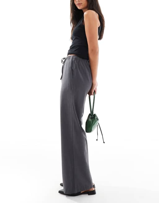 Vero Moda - Joggingbroek met wijde pijpen en strikceintuur in donkergrijs gemêleerd, 2 van 5