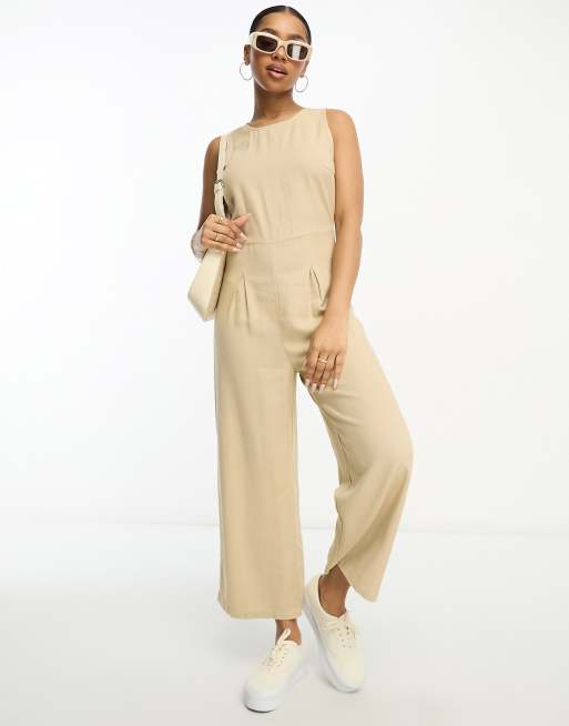 Vero Moda – Jumpsuit in Beige Leinen-Haptik, Schnitt, Rückenschnürung und vorne | ASOS