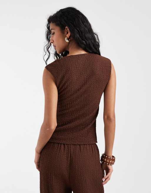 Vero Moda – Kakaobrun, ärmlös topp med textur och v-ringning, del av set, 4 av 4
