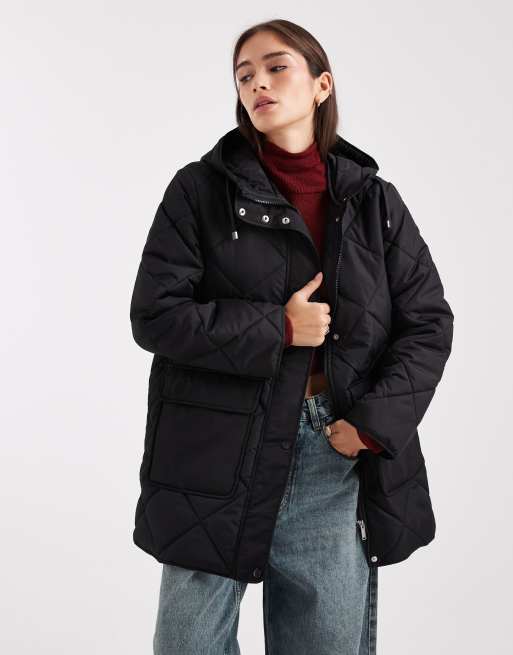 Vero Moda – Kapuzenjacke in Schwarz mit großer Tasche und Rauten-Steppmuster, 2 von 4