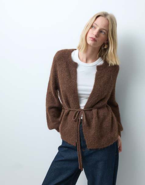 Vero Moda kardigan z wiązaniem w talii z puszystej dzianiny w kolorze czekoladowego brązu - view 1