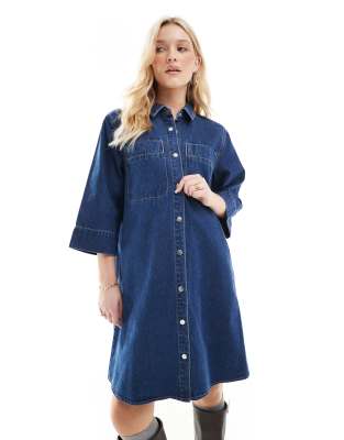 Vero Moda - Kastig geschnittenes Jeans-Minikleid in Mittelblau