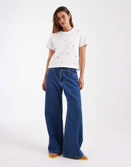 Vero Moda – Kastiges T-Shirt in Weiß mit durchgehender Pfirsich-Stickerei, 4 von 4