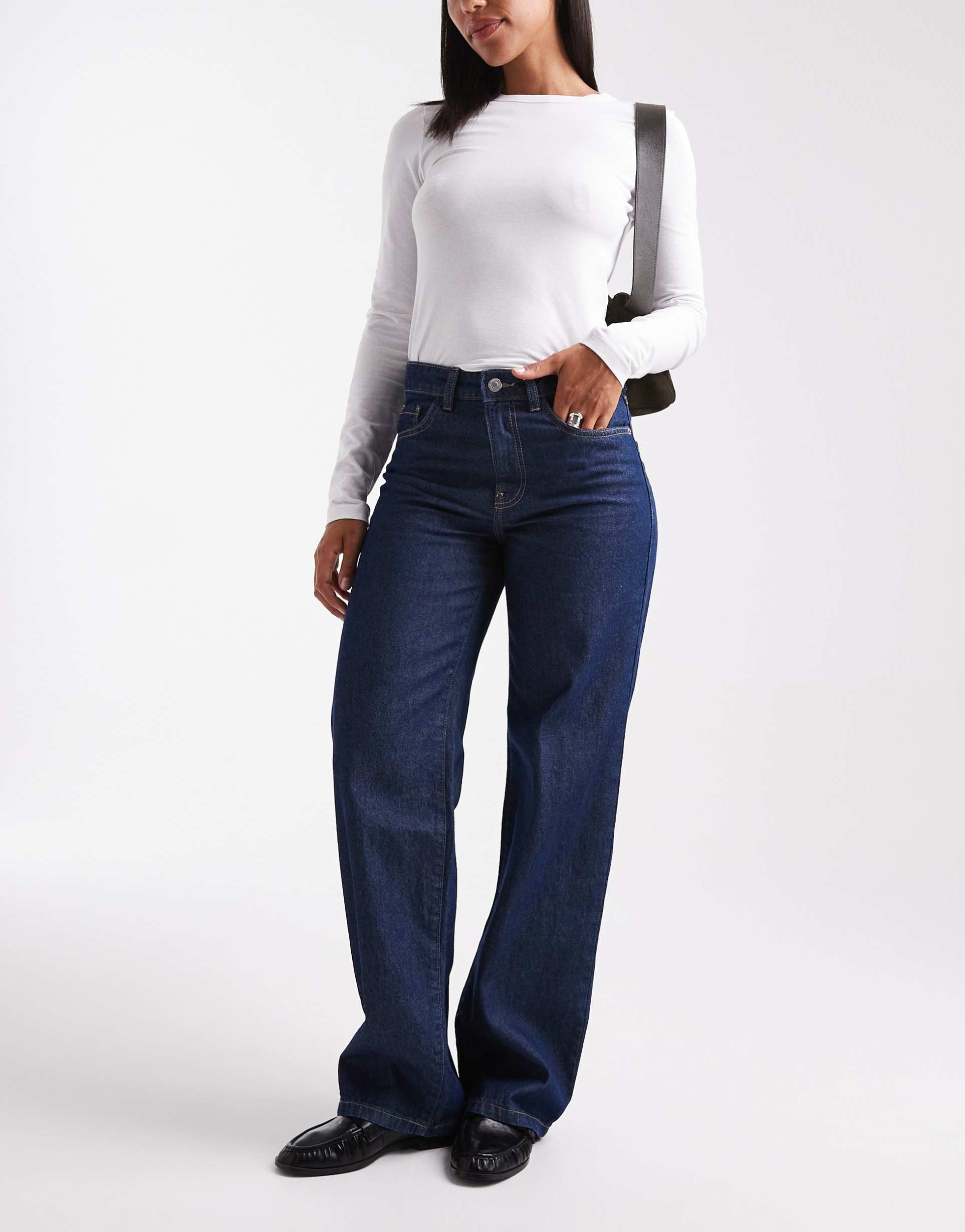 vero moda kirsa mid rise straight leg jeans in dark rinse wash