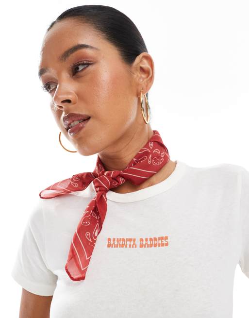 Vero Moda – Knapp geschnittenes T-Shirt in Weiß mit „Bandita Baddies“-Print, 3 von 4