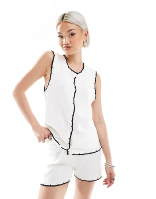 Vero Moda Knit Constrast Scallop Edge Stitch Vest
