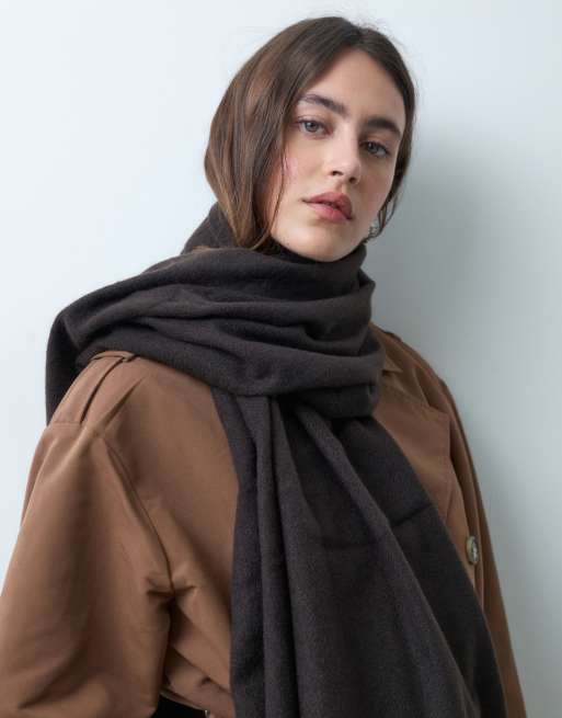Vero Moda knitted tassel scarf in chocolate brown, 3 of 3