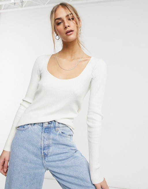 Vero Moda knitted top with v neck in cream