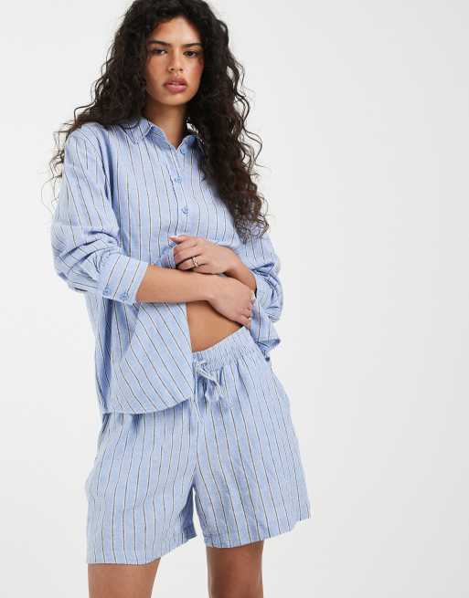 Vero Moda - Blåstribet sæt i hørlook med oversized skjorte og shorts med bindebånd i taljen, 3 af 3