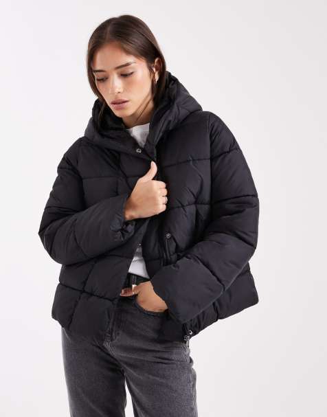 Vero Moda - Kort sort dynejakke med skjult lynlås - view 1